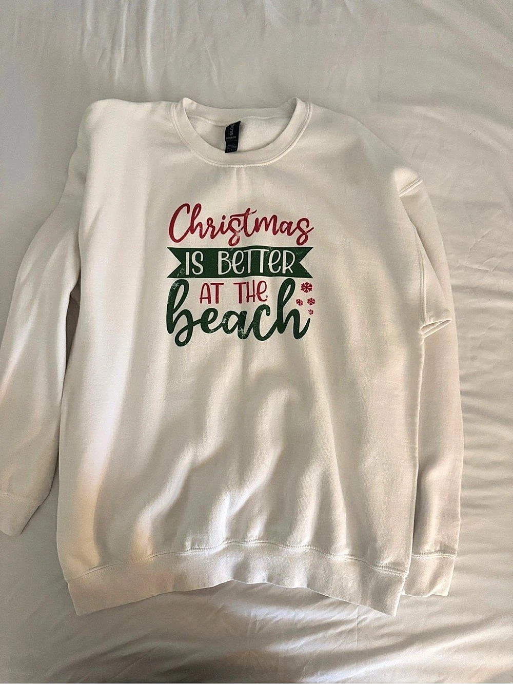 Gildan Christmas Beach Graphic Sweatshirt